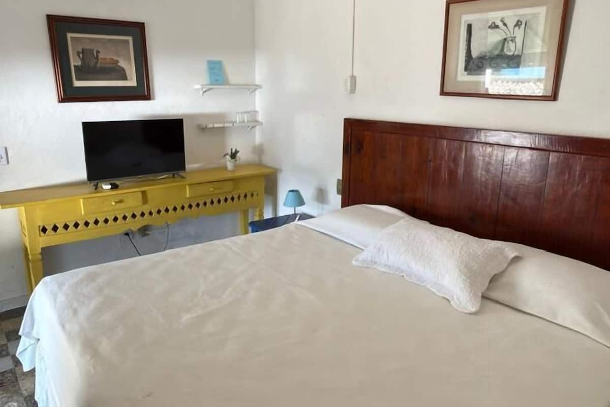 10 habitaciones, minibar, decoración personalizada y muebles diferentes