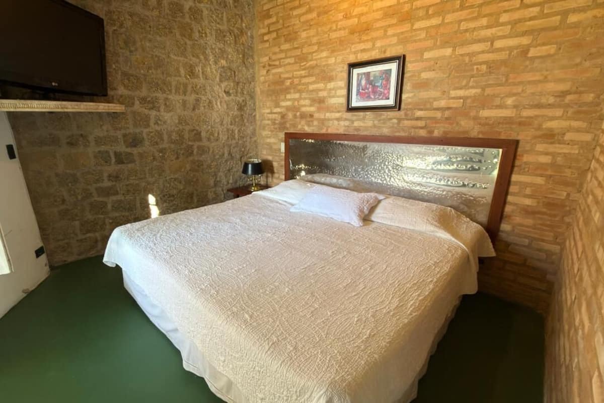 10 habitaciones, minibar, decoración personalizada y muebles diferentes