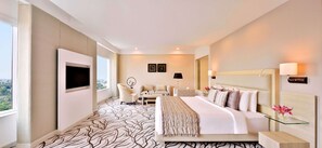 Suite | Premium bedding, minibar, in-room safe, desk - Radisson Blu Bengaluru Outer Ring Road (Bengaluru)