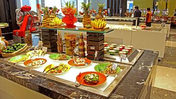 Buffet breakfast on weekdays (INR 1050 per person)