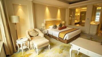 Minibar, in-room safe, alarm clocks