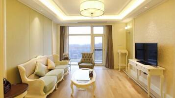 Minibar, in-room safe, alarm clocks