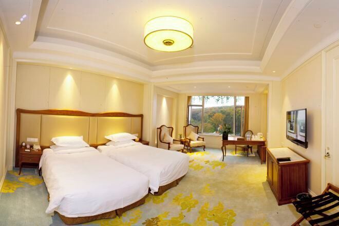 ミニバー、セーフティボックス (室内)、アラーム付き時計