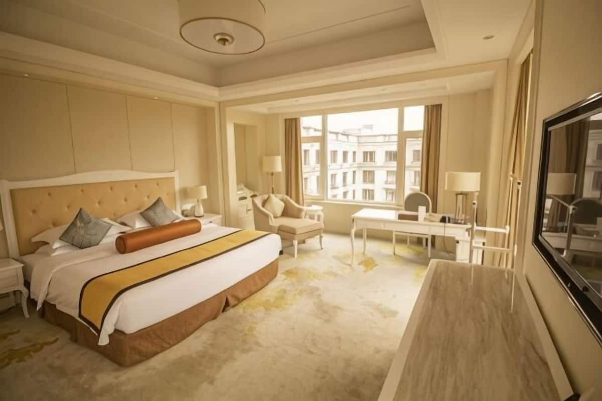 Minibar, két bảo mật tại phòng, đồng hồ báo thức