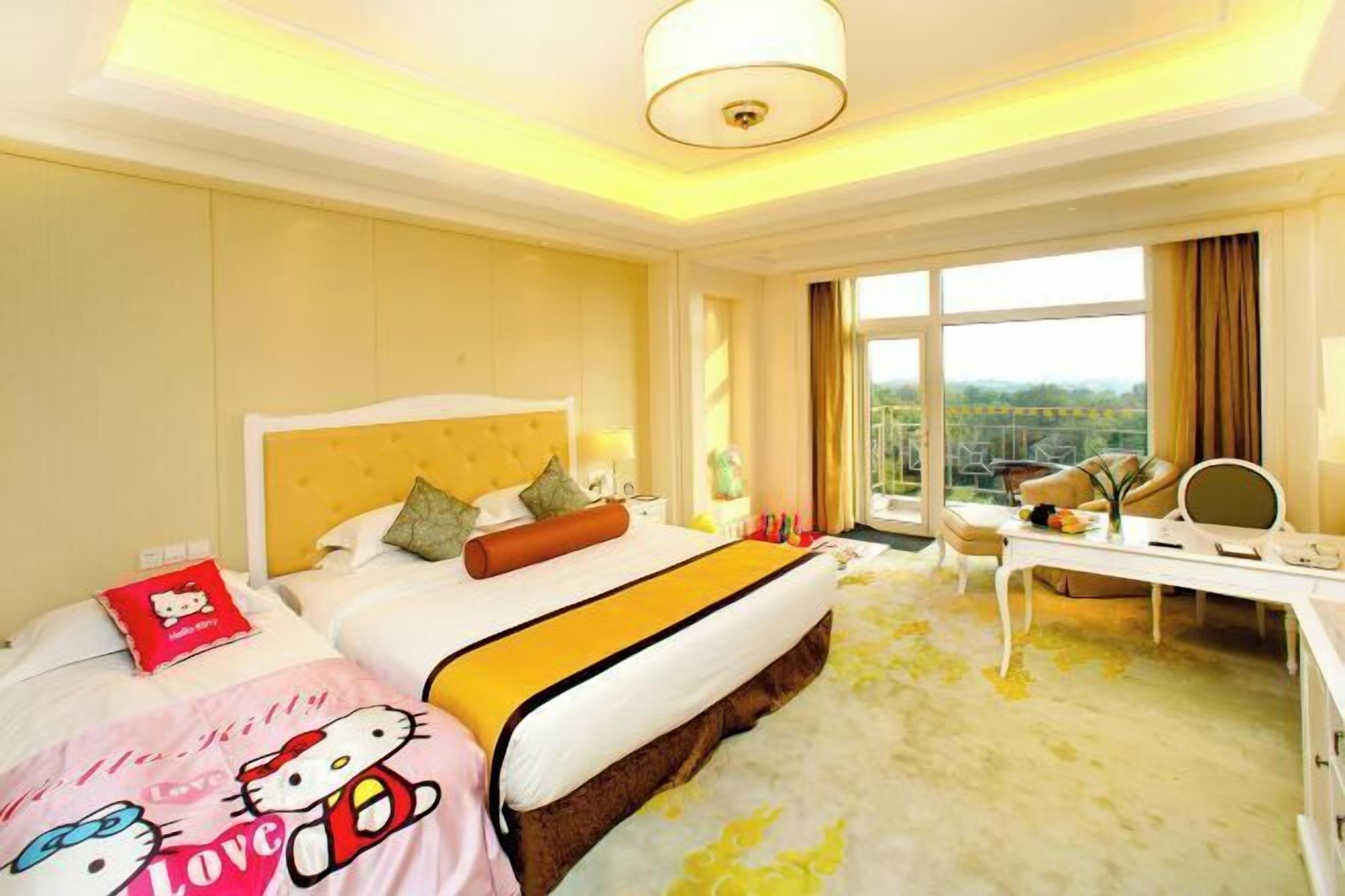 Minibar, in-room safe, alarm clocks