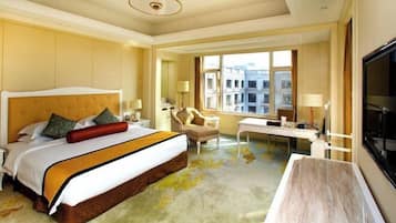 Minibar, in-room safe, alarm clocks