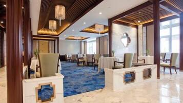 Se sirven almuerzos, cenas y brunches; cocina china