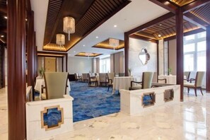 Aperto a pranzo, cena e brunch, cucina cinese