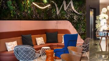 Bar (trong khuôn viên)