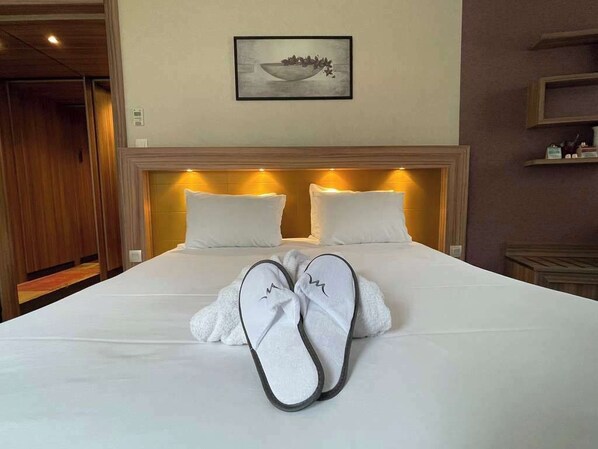 In-room safe, individually decorated, individually furnished, desk