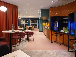 Tägliches Frühstücksbuffet gegen Gebühr