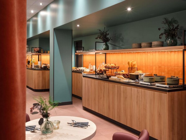 Desayuno buffet todos los días (con cargo) 