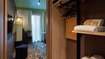 In-room safe, individually decorated, individually furnished, desk