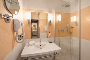 Standard Room, 1 Double Bed | Bathroom | Eco-friendly toiletries, hair dryer, towels