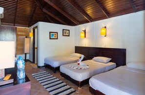 Minibar, Zimmersafe, Schreibtisch, WLAN