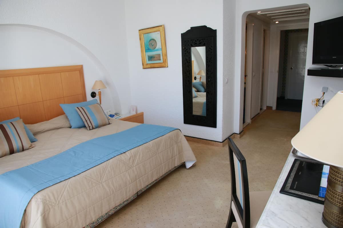 Free minibar items, in-room safe, desk, blackout curtains
