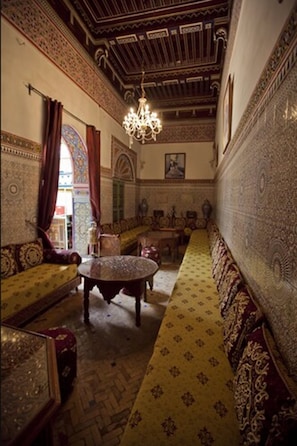 Lobby lounge