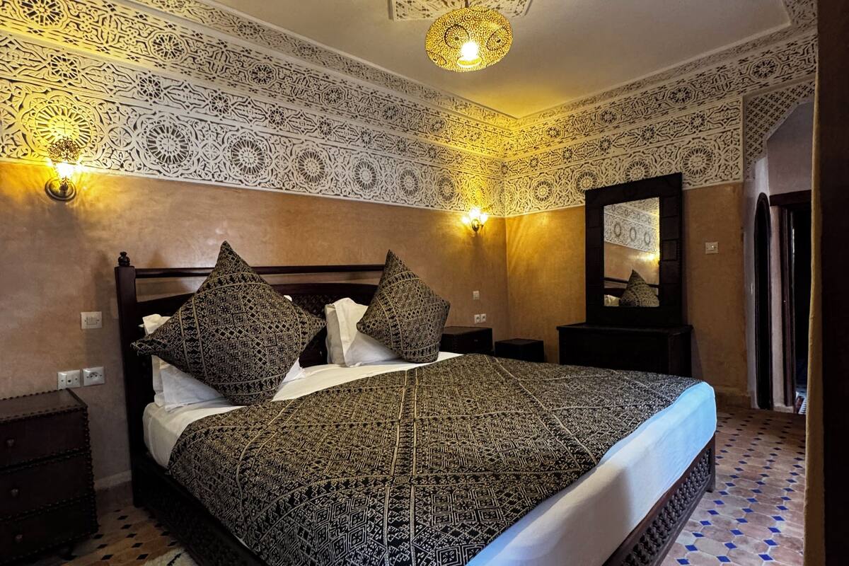 Quarto casal superior, 1 quarto, para não fumantes, vista para o pátio | Frigobar, cofres nos quartos, Wi-Fi de cortesia, roupa de cama