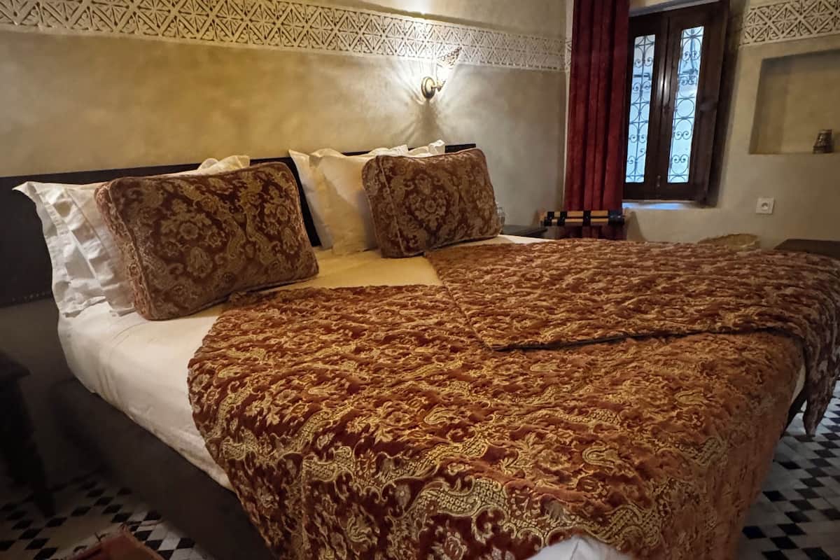 Quarto duplo básico | Frigobar, cofres nos quartos, Wi-Fi de cortesia, roupa de cama