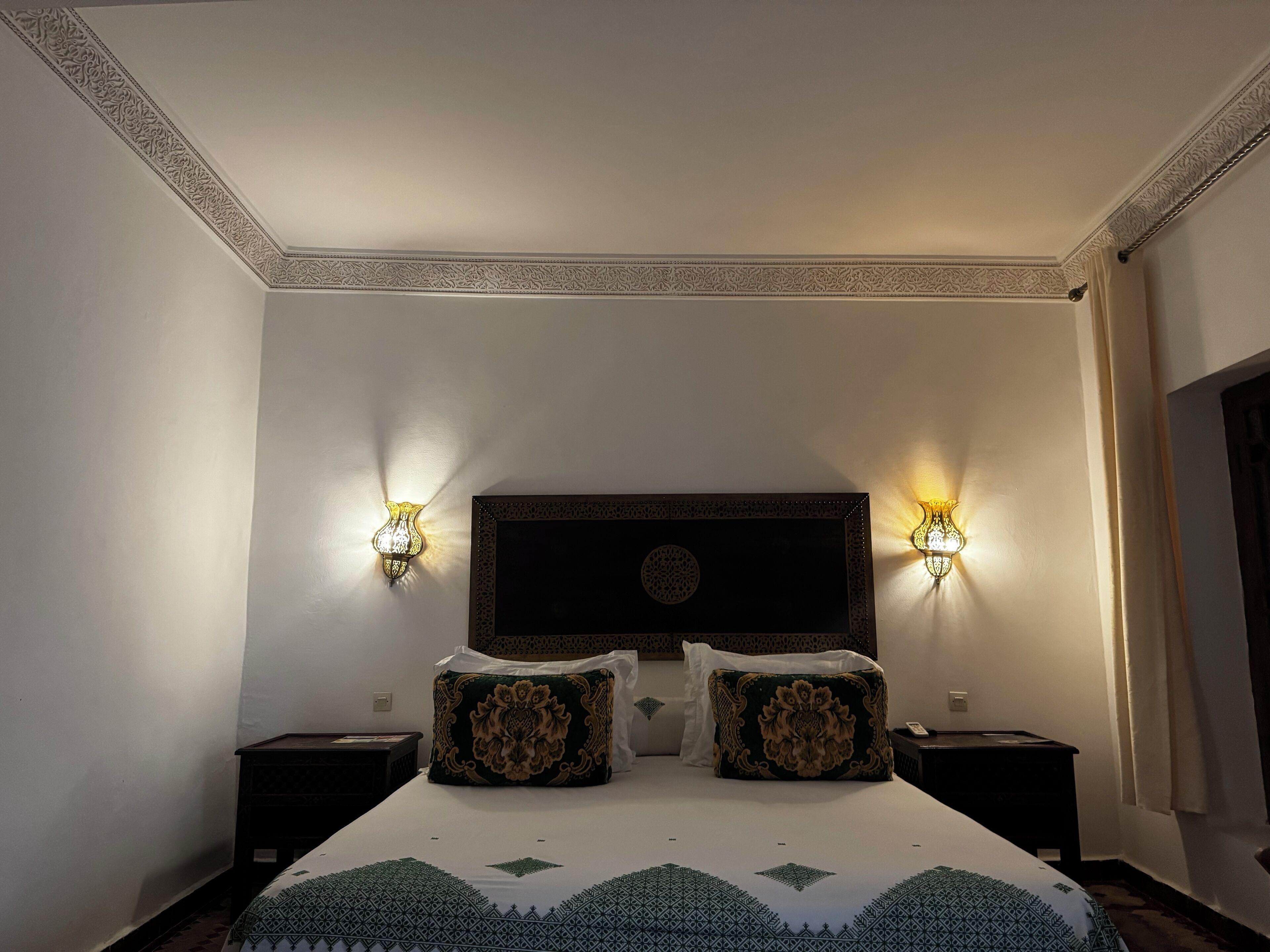 Frigobar, cofres nos quartos, Wi-Fi de cortesia, roupa de cama