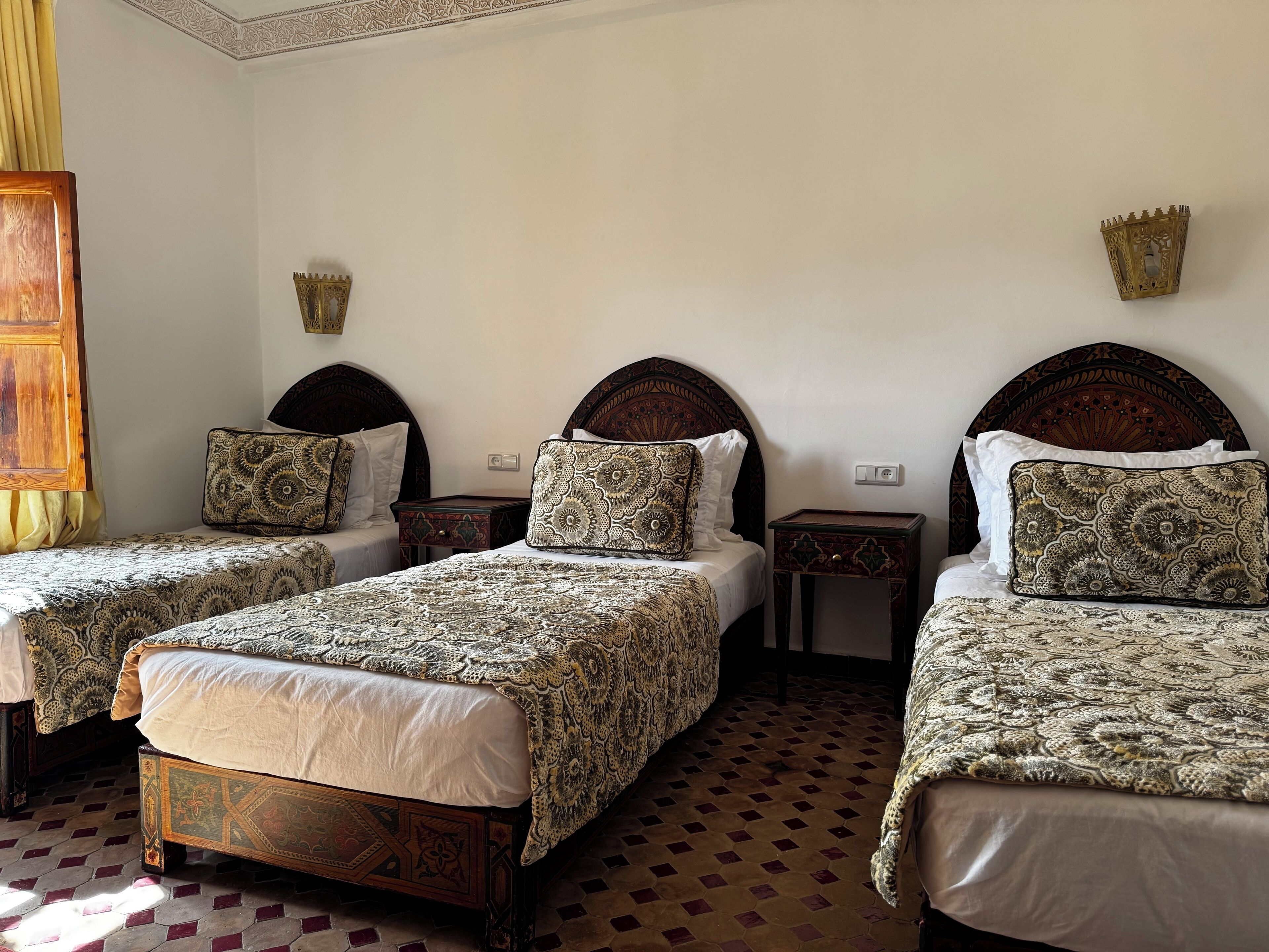 Quarto triplo standard, 1 quarto, para não fumantes, banheiro privativo | Frigobar, cofres nos quartos, Wi-Fi de cortesia, roupa de cama