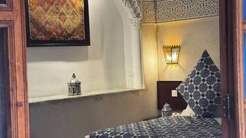 Habitación superior con 1 cama matrimonial o 2 individuales, 1 habitación, para no fumadores | Minibar, caja de seguridad en la habitación, wifi gratis y ropa de cama