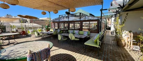 2 restaurants servant le petit déjeuner, spécialités Cuisine marocaine