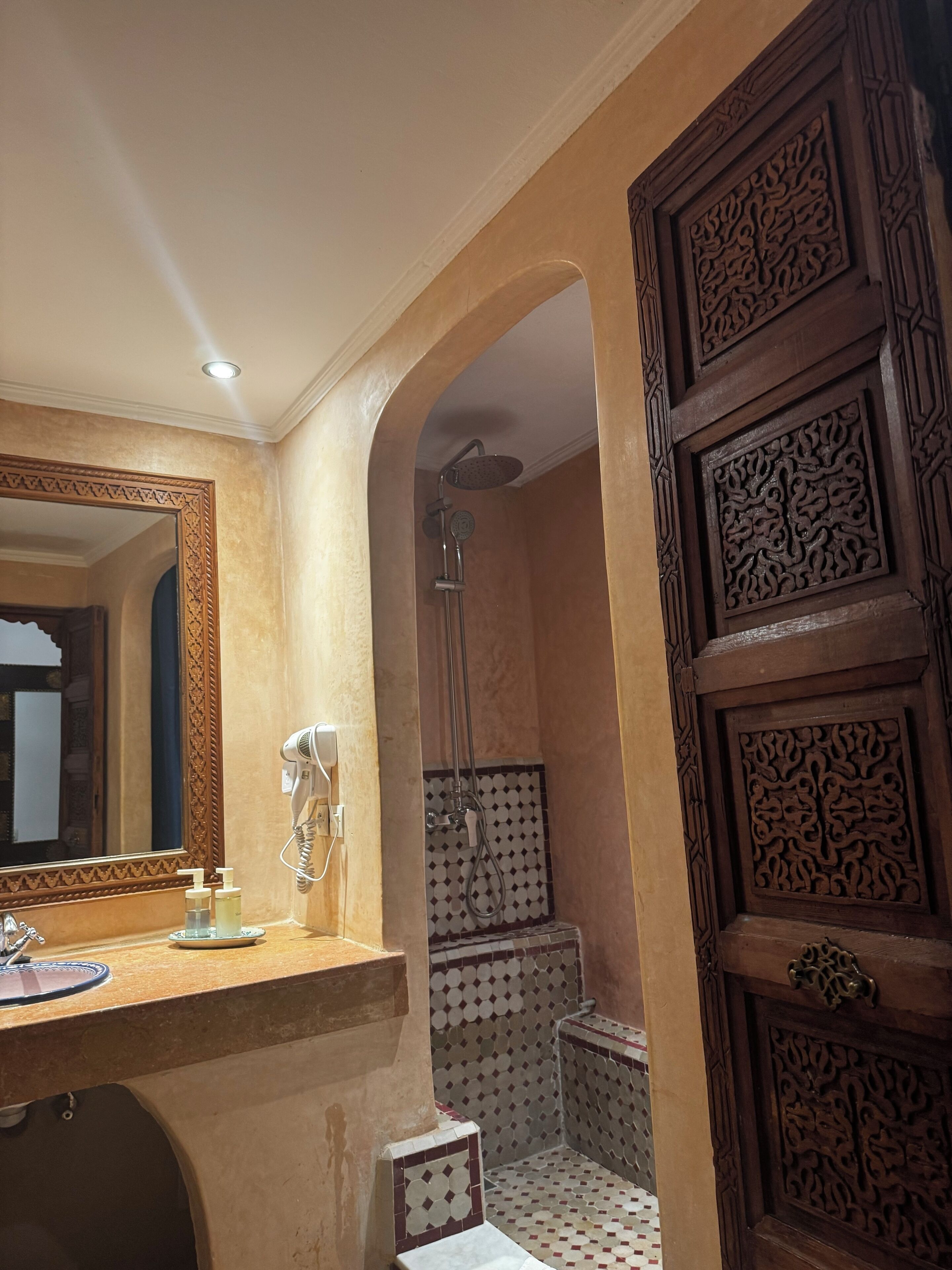 Quarto casal ou duplo luxo | Frigobar, cofres nos quartos, Wi-Fi de cortesia, roupa de cama