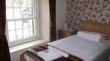 Iron/ironing board, free WiFi, bed sheets