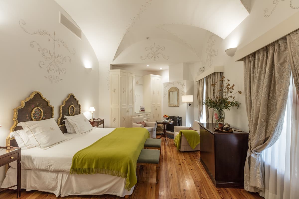 Junior Suite, Multiple Beds, Private Bathroom | 1 bedroom, minibar, in-room safe, desk