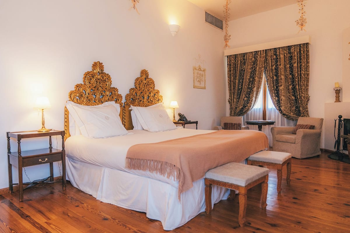 Suite, 1 King Bed with Sofa bed, Private Bathroom | 1 bedroom, minibar, in-room safe, desk