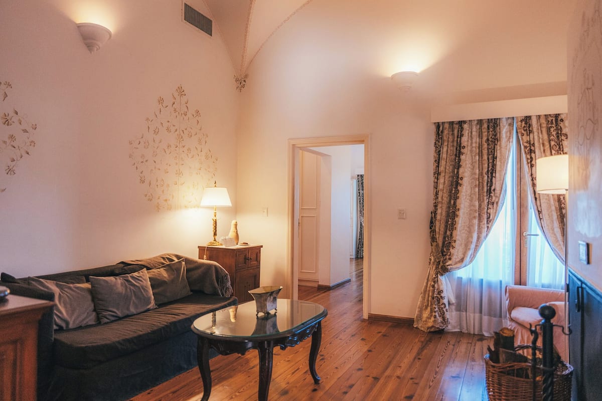 1 habitación, minibar, caja de seguridad en la habitación y escritorio