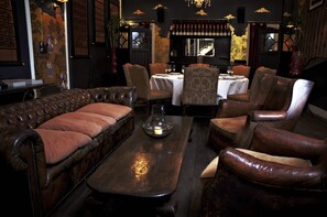 2 Restaurants, Frühstück, Mittagessen, Abendessen, internationale Küche