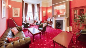 Bar-salon dans le hall