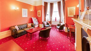 Bar-salon dans le hall