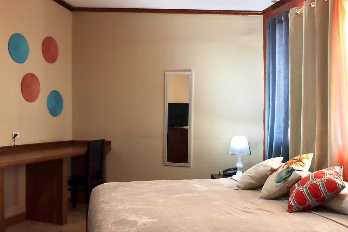 Loftsleilighet – deluxe | Memory foam-senger, safe på rommet og wi-fi (inkludert)