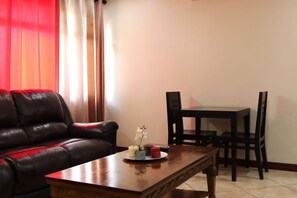 Deluxe Single Room, 1 Bedroom | Living area - Hotel La Amistad (San José)