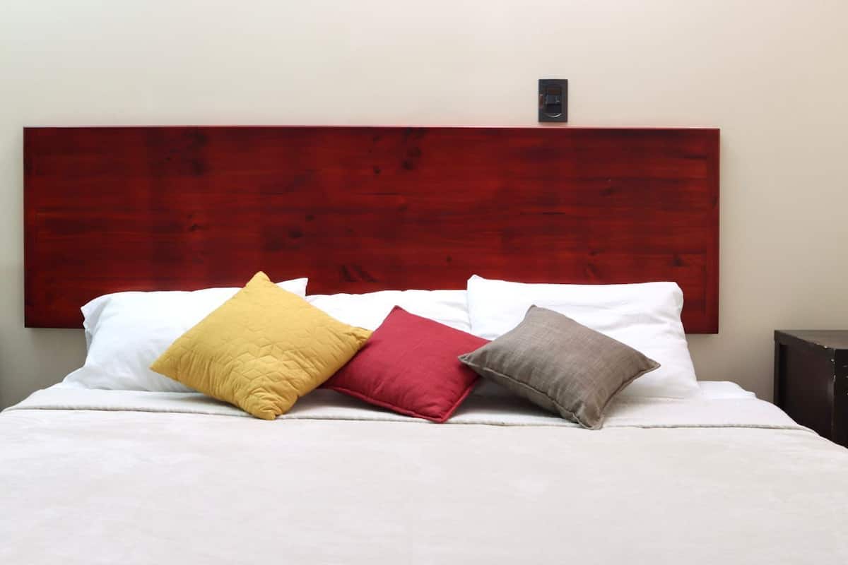 Studio – deluxe | Memory foam-senger, safe på rommet og wi-fi (inkludert)
