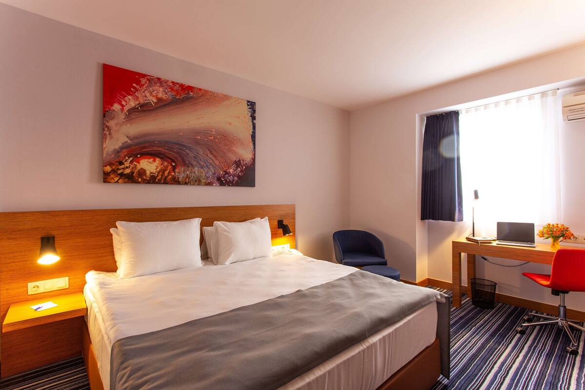 Premium bedding, pillowtop beds, in-room safe, desk