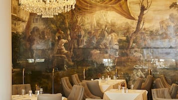3 間餐廳;供應早餐、午餐、晚餐;地中海菜