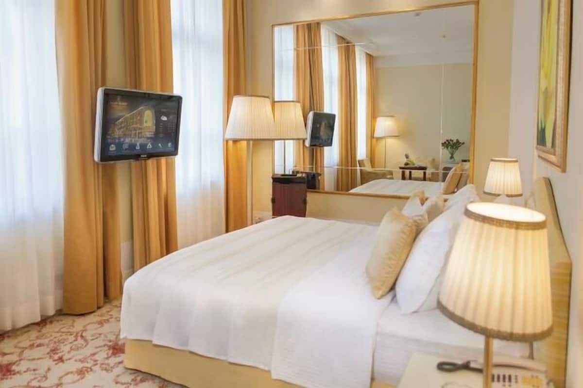 Ropa de cama de alta calidad, camas con efecto memoria y minibar