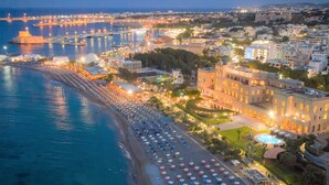 A coastal hotel with a beachside location, featuring a large pool and multiple dining areas. - Grande Albergo delle Rose (Rhodes)