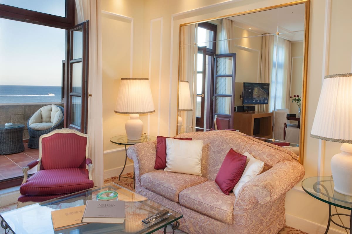 suite, sea view (queen) | living area | flat-screen tv, dvd player