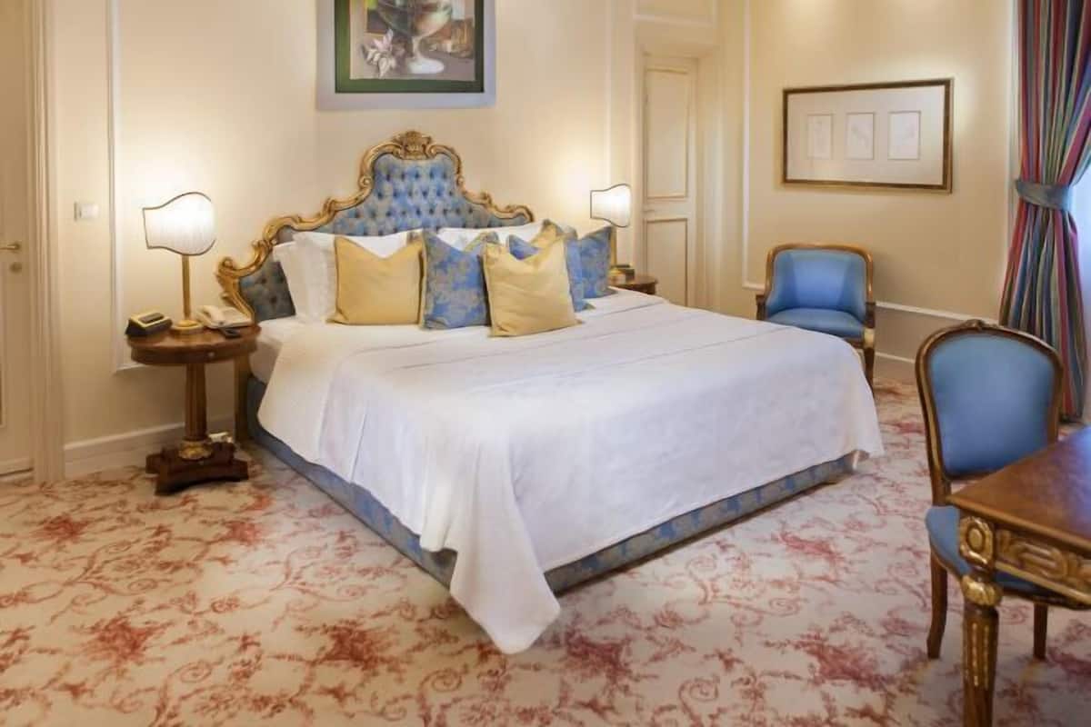 2 bedrooms, premium bedding, memory-foam beds, minibar