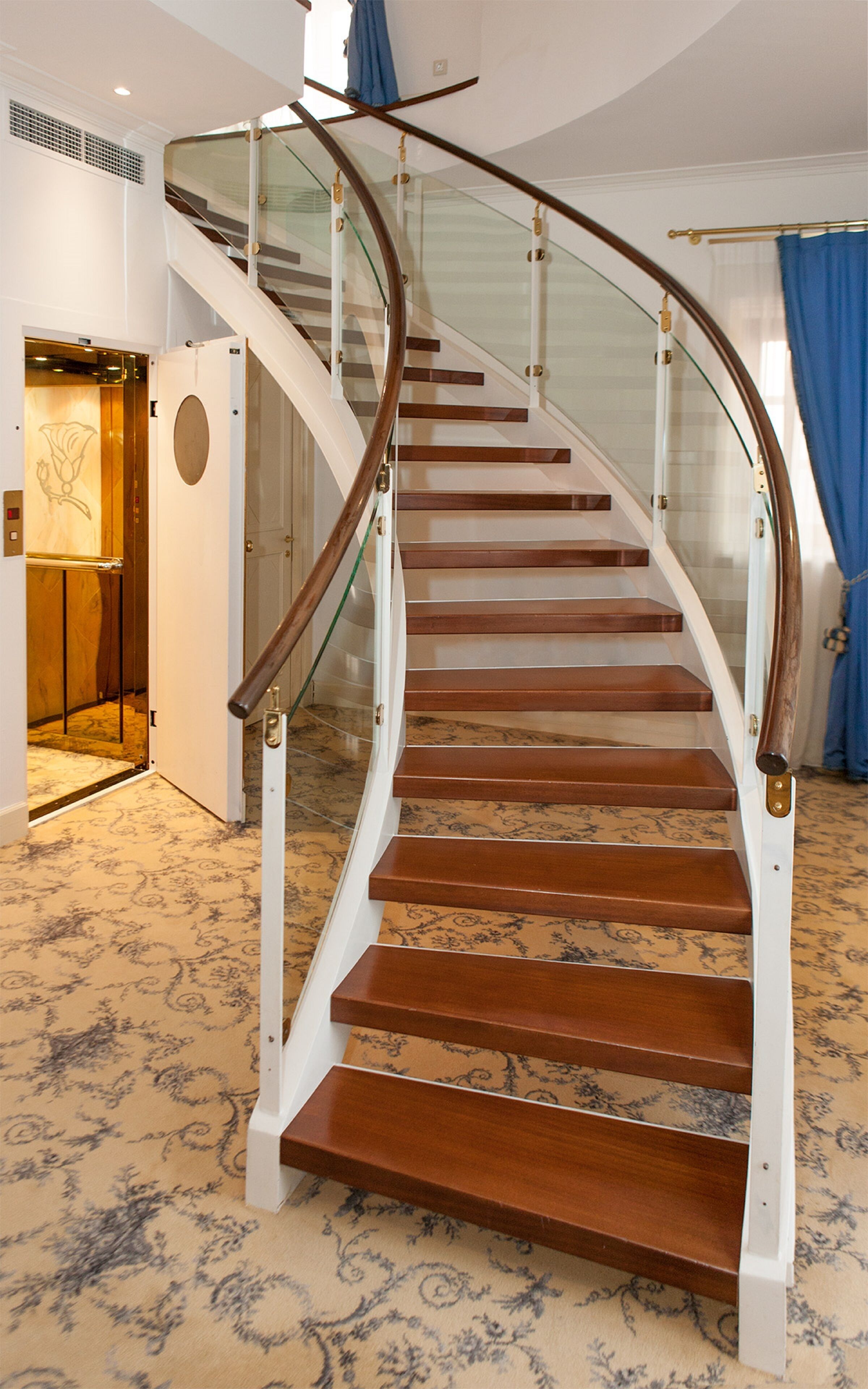 honeymoon suite (dome) | living area | flat-screen tv, dvd player