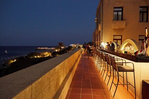 3 bars/lounges, poolside bar