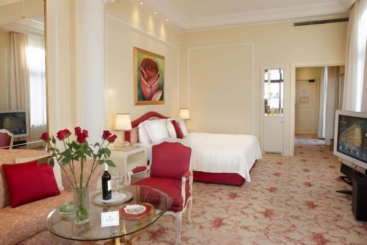 2 bedrooms, premium bedding, memory-foam beds, minibar