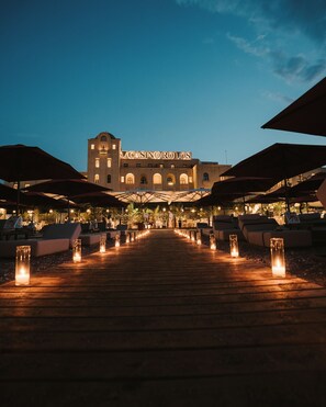 ใกล้ชายหาด, ทรายสีขาว