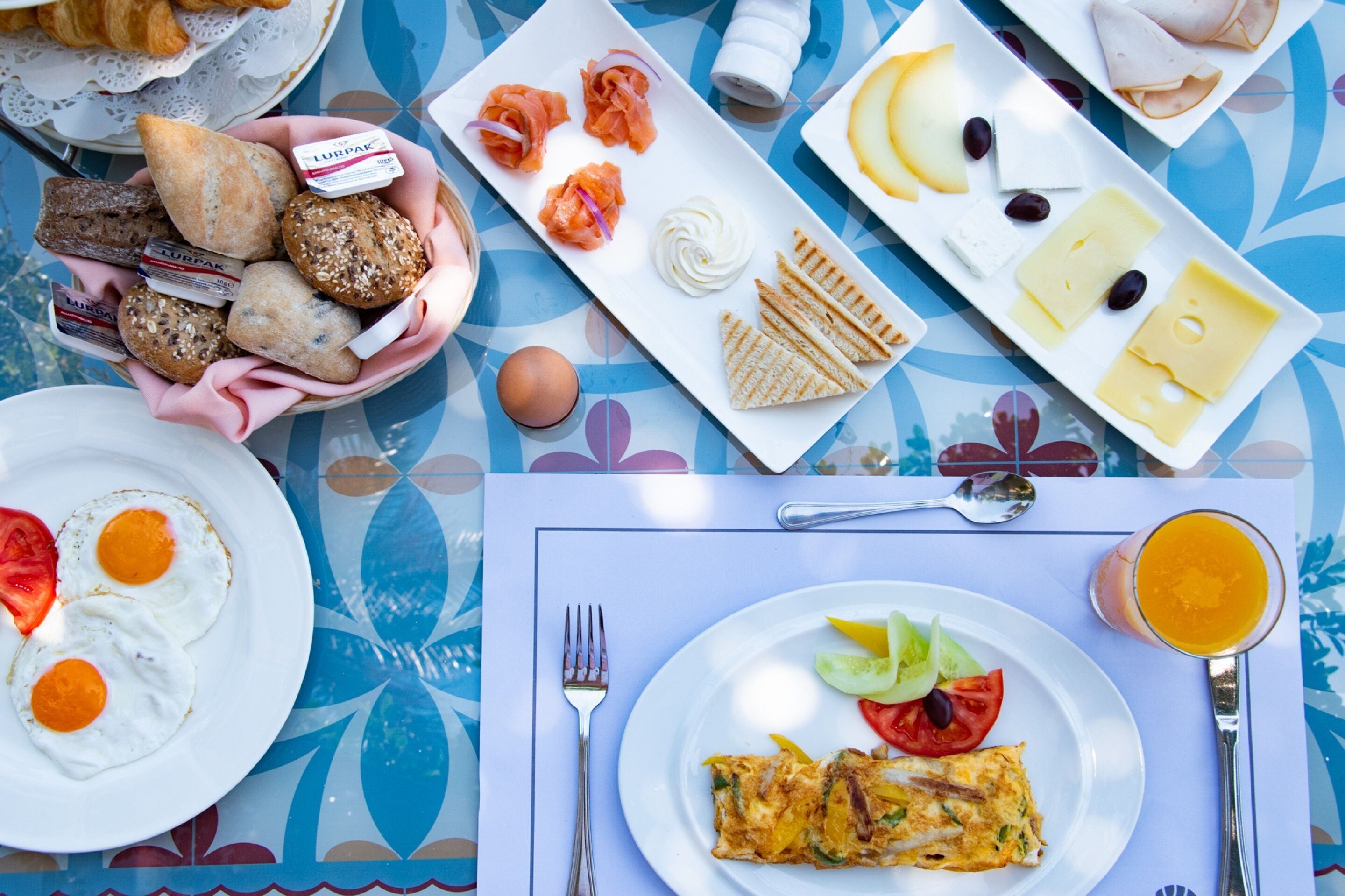 Free daily cooked-to-order breakfast