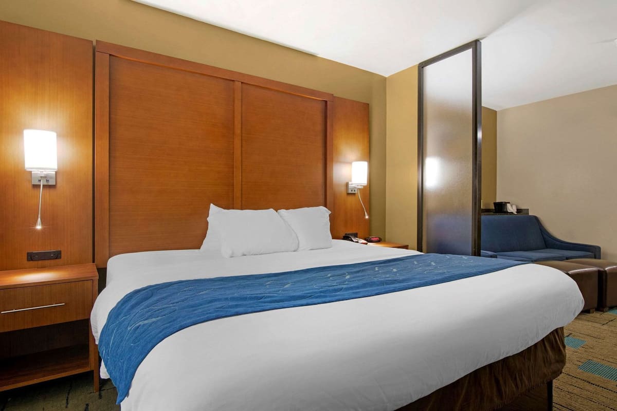 Premium bedding, pillowtop beds, in-room safe, desk